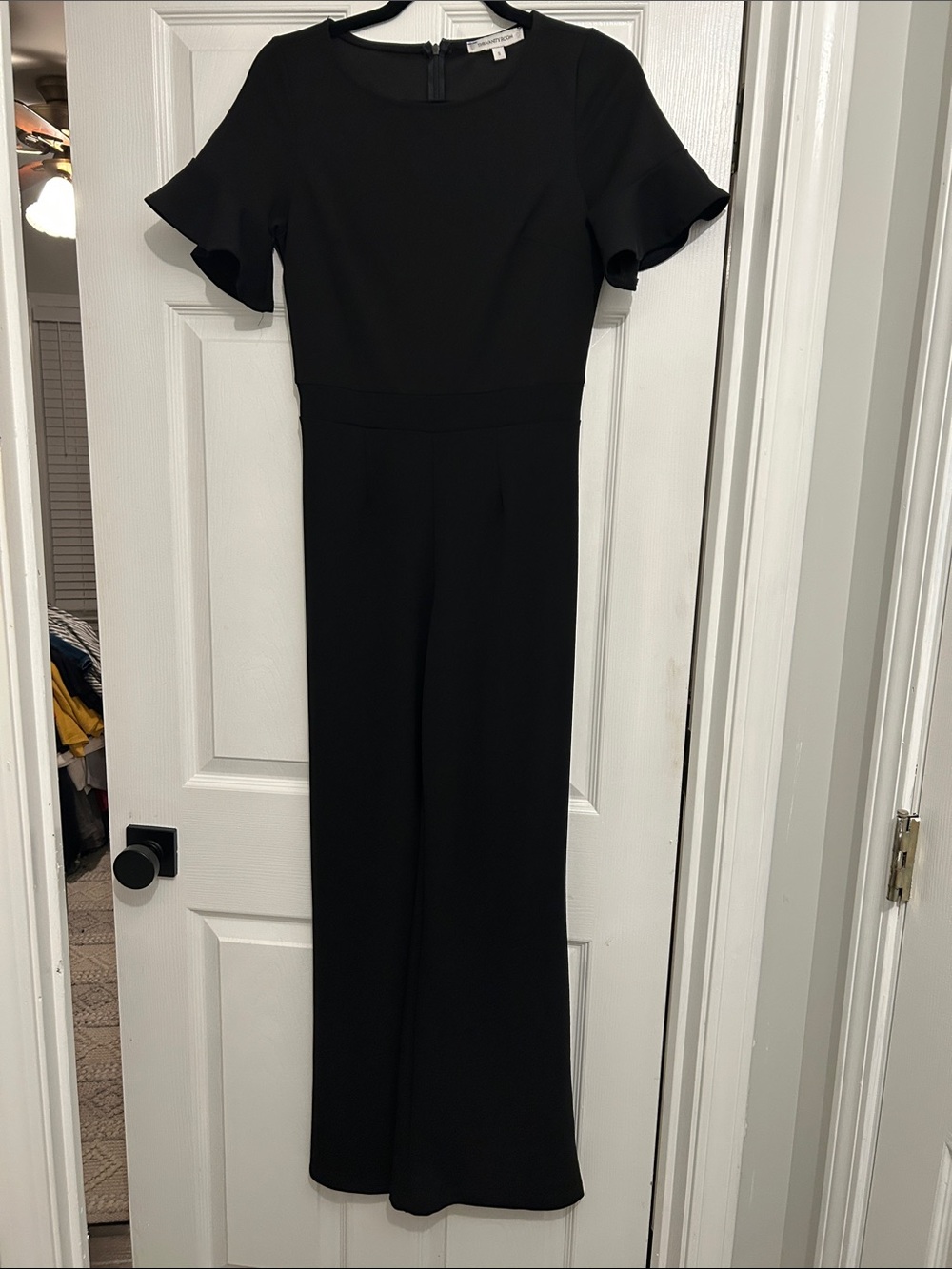 Black Ruffled-Sleeve Wide-Leg Jumpsuit 🤍